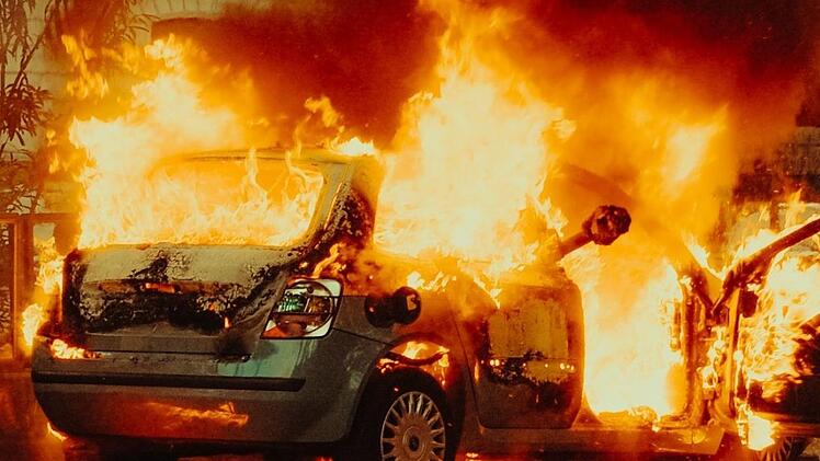 Freiheitsstrafen auf Bewährung verhängte das Amtsgericht Erlangen für die fünf an der Brandstiftung beteiligten Männer. Symbolfoto: unsplash.com/Flavio Gasperini