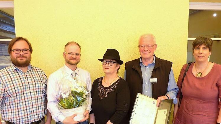 Bei der Ausstellungseröffnung in Kleintettau (von links): Dominik Trebes, Sandro Welsch, Monika Jürgens-Winefeld, Wolfgang Hammerschmidt und Jana BurohGerd Fleischmann