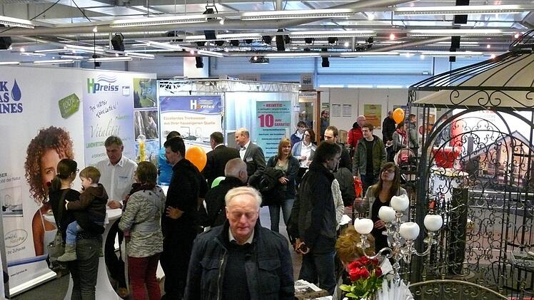 Knapp 6500  Besucher kamen am Wochenende zur Immobilienmesse Franken in die Brose-Arena. Foto: Andrea Spörlein