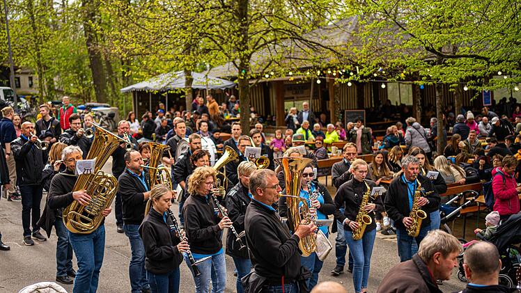 Forchheimer Bierkeller starten in die Freiluft-Saison: Das erwartet dich bei der Eröffnung im Kellerwald