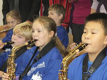 Sie fiebern schon jetzt ihrem ersten Auftritt entgegen: Im Bild (von rechts): Yran Yen, Josefine Barnickel, Jannik Beiergrößlein. Foto: Veronika Schadeck
