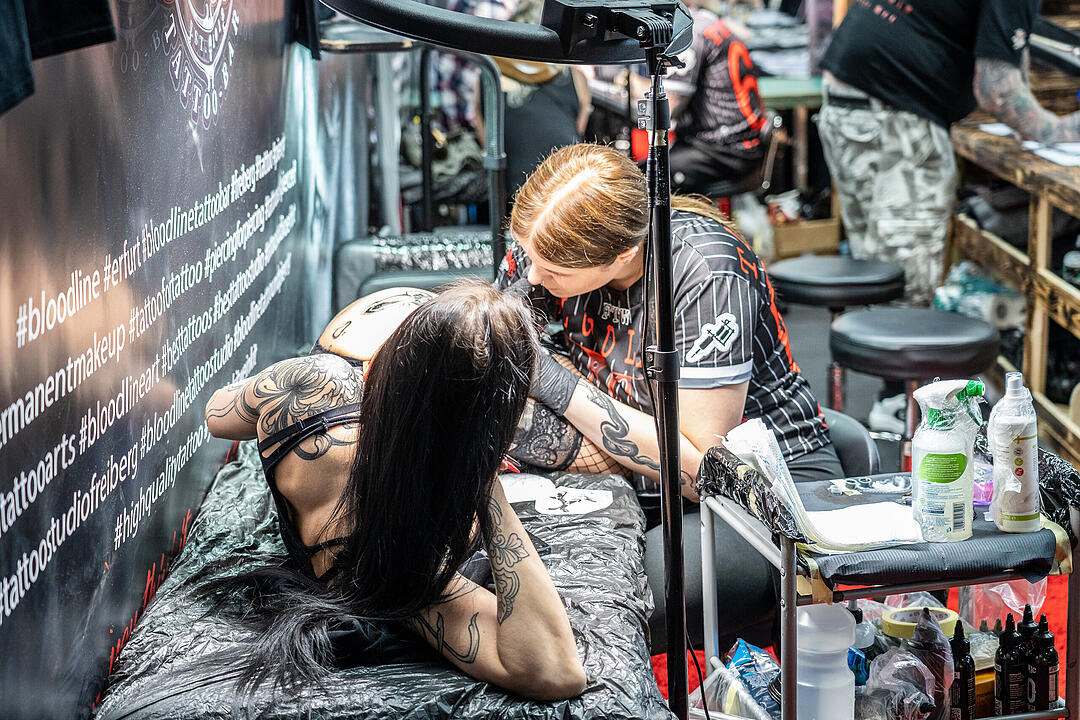 Mit vielen Top Tattookünstlern und Händlern.