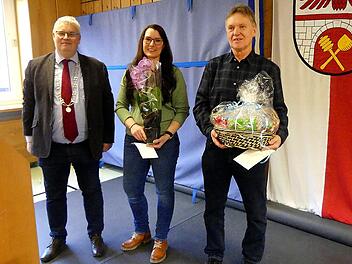 Bürgermeister Herwig Neumann dankte Stefanie Friedrich und Rudi Müller.