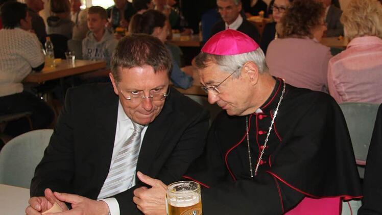 Ludwig Schick mit OB Henry Schramm. Foto: Sonja Adam