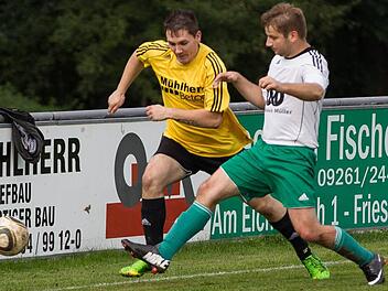 In einem der Spitzenspiele der A-1 trennten sich der SV Friesen III mit Stefan Letsch (rechts) und der TSV Küps mit 1:1. Foto: Heinrich Weiß