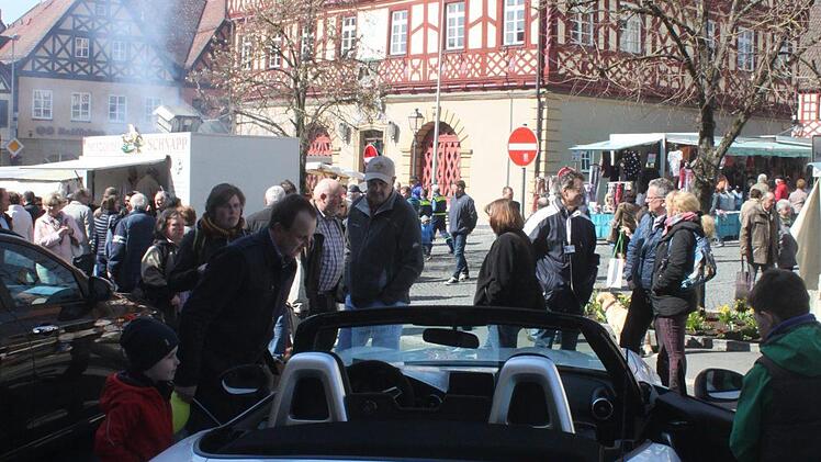 Rund ums Rathaus gab es viel zu sehen. Foto: Matthias Einwag