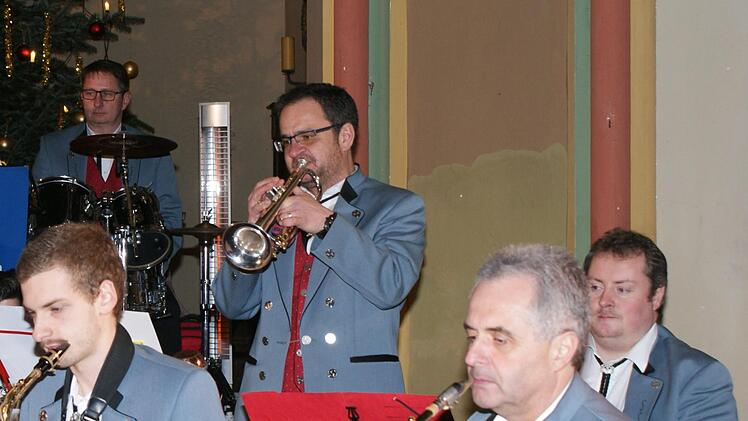 Martin Gmell und Petr Horejsi (rechts) waren die Solisten an den Trompeten.Foto: Motschenbacher