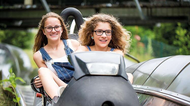 Wer auf Adrenalin steht, der sollte unbedingt mal mit der Bob Racing Bahn im Skyline Park fahren.