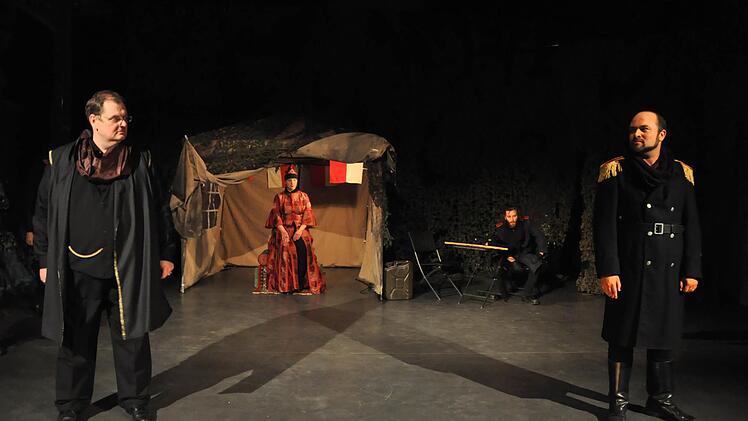 Brabantio (links) und Othello Foto: Matthias Weinberger