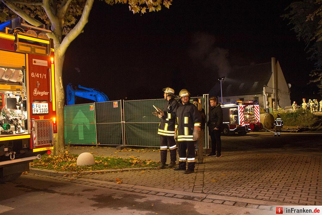 Dichter Qualm drang aus Abbruchhaus - Passanten verständigten die Feuerwehr