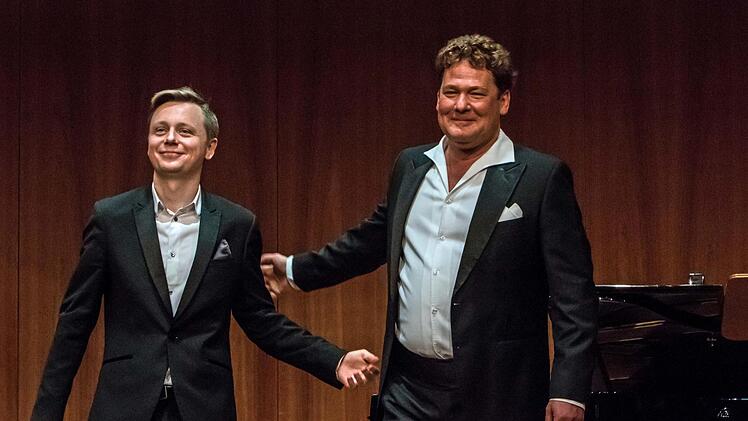 Mit einem Liederabend gastierte der international erfolgreiche Altus Matthias Rexroth bei der Coburger Gesellschaft der Musikfreunde. Am Klavier:: Marius Klubczuk.Jochen Berger