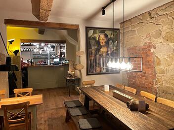 Ebern: Neue Bar "Herzog Bier & Wein" hat auf früherem Gefängnis-Gelände eröffnet