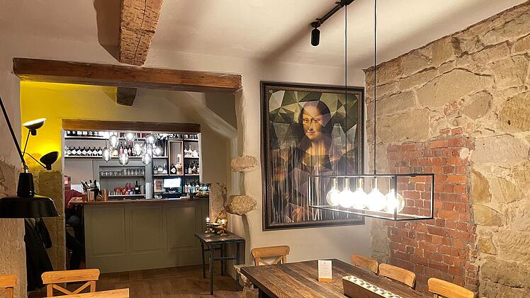 Ebern: Neue Bar "Herzog Bier & Wein" hat auf früherem Gefängnis-Gelände eröffnet