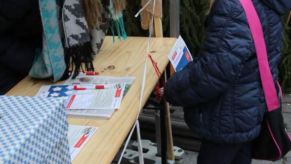 Gespräch am FT-Stand. Foto: Barbara Herbst