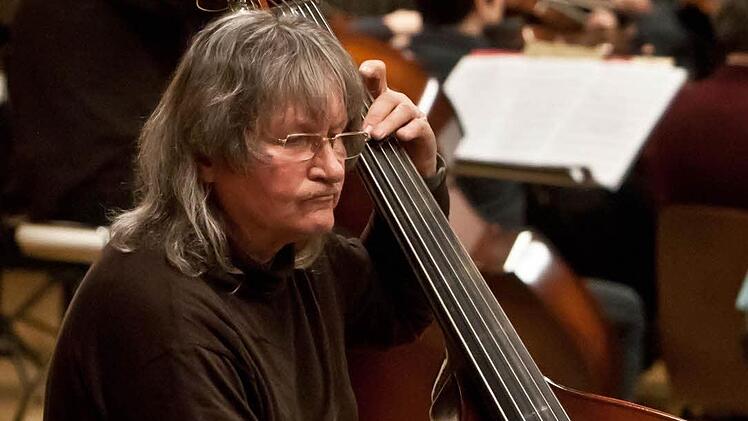 Unter Leitung von Hans Stähli probt das Orchester der "Musikfreunde Neustadt".Foto: Jochen Berger