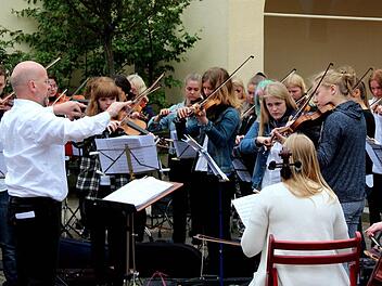 Björn Jönsson ist einer von zwei Dirigenten des Jugendsinfonieorchesters Eskilstuna. Foto: Johanna Blum
