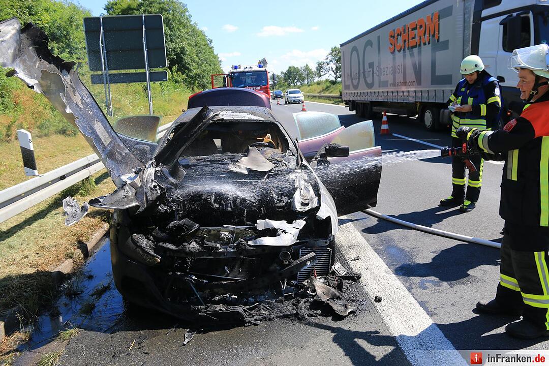 Maserati brennt auf A73 bei Eggolsheim