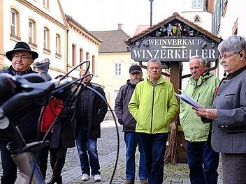 Hintergründe über den Erbauer des Roten Schlosses, Adolph von Dalberg, gab Eva Albert auf ihrer Führung der gescheiten Köpfe preis.  Foto: Gerd Schaar