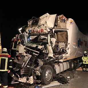 Zwei tödliche Unfälle auf der A3 in kurzer Zeit: Zwei Lkw rasen jeweils in Stauende