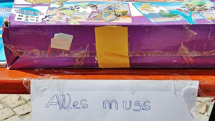 "Alles muss raus": Zu später Stunde entschließen sich Lorenz und Selina zum preisgünstigen Schlussverkauf Foto: Sigismund von Dobschütz