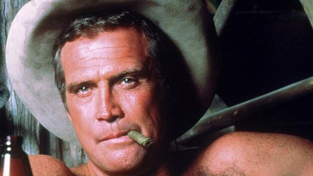 Mit Kippe und Bier: Als Stuntman, der nebenbei als Kopfgeldj&auml;ger arbeitet, geh&ouml;rte Colt Seavers (Lee Majors) sicher zu den coolsten Serienhelden der 80er-Jahre.