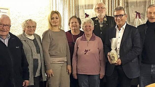 Ehrung bei den Tannfelder S&auml;nger; im Bild (von links) Ehrenchorleiter R&uuml;diger Kuczius, die Vorsitzende der S&auml;ngergruppe Thurnau-Kasendorf, Berthilde Zapf, Chorleiterin Helene Birkle, Schriftf&uuml;hrerin Irene Schirmer, Kassiererin Barbara Retsch, Zweiter B&uuml;rgermeister Veit P&ouml;hlmann, Vorsitzender Reinhold F&ouml;rtsch und Zweiter Vorsitzender Gerhard Puppe Foto: privat