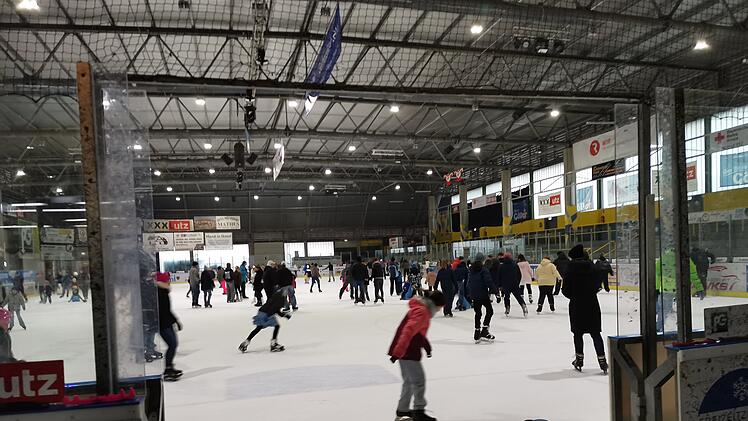 Eissporthalle Haßfurt - Eisstadion, Eissportstadion, Eishalle, Schlittschuhlaufen, Schlittschuhfahren
