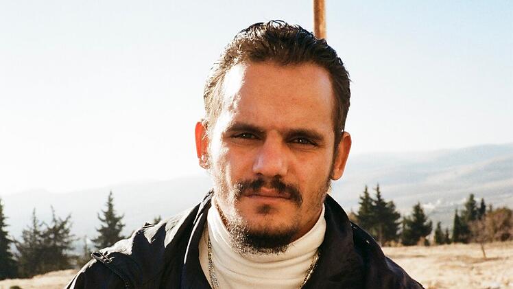 Der Syrer Karim erlebte in mehreren Gefängnissen Folter, Erniedrigung und Tod - und das über Jahre hinweg.