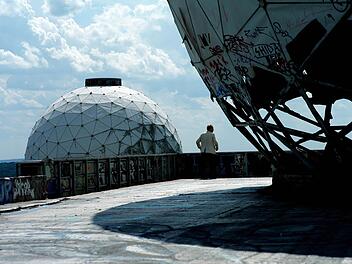 Eine Kuppel der ehemaligen Abhörstation der NSA in Berlin.Foto: Maurizio Gambarini/dpa +++(c)