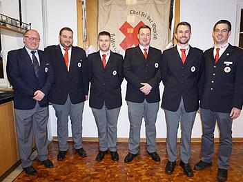 Die neue Bereitschaftsleitung des Roten Kreuzes Bad Brückenau. (von links): Armin Stelzner (Motorradstreife), Thomas Klug (SEG), Andreas Kreß (zweiter Stellvertretender Bereitschaftsleiter) Christian Benker (Stellvertretender Bereitschaftsleiter), Florian Kreß (Bereitschaftsleiter) und Alexander Kretz (Kreisbereitschaftsleiter). Foto: Marion Eckert