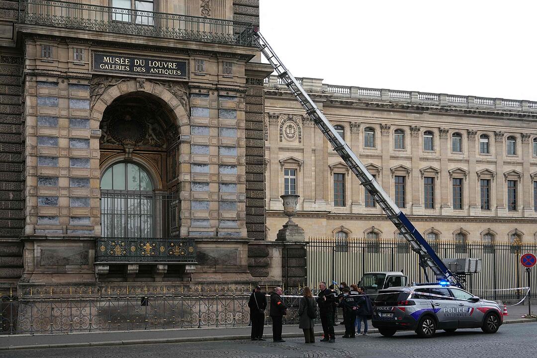 Raubüberfall auf Louvre in Paris
