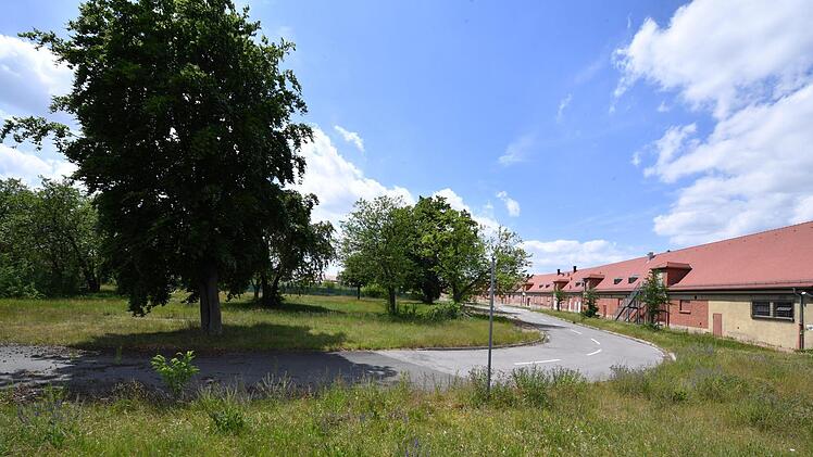 Die Klinkersteinfassade des Bestandsgebäudes soll erhalten bleiben, um den Werkstattcharakter des DGZ zu betonen. Der Neubauteil, der parallel zum Berliner Ring entsteht, soll dagegen eine metallische und teils durchbrochene Hülle erhalten.  Foto: Ronald Rinklef