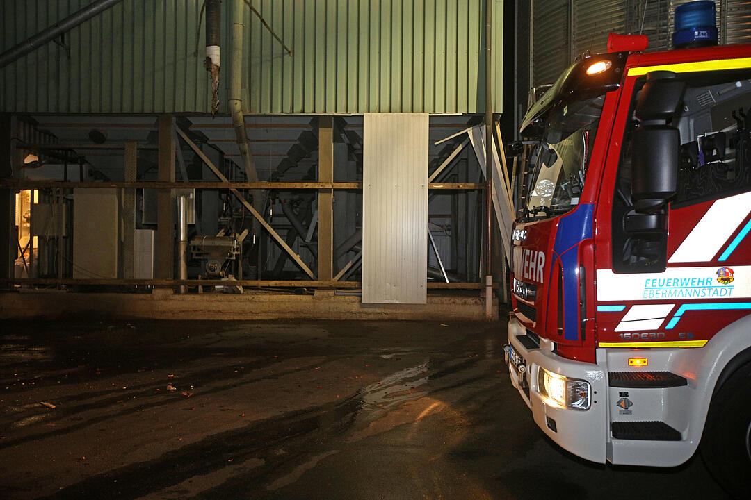 Großeinsatz in Draisendorf: Brand und Verpuffung bei Mühle – großer Schaden