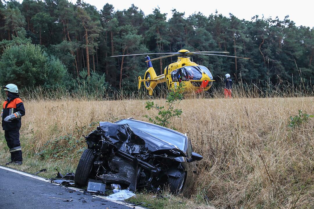Kreis Bamberg: Auto fährt in Gegenverkehr – Kleinkind auf Rücksitz – Rettungshubschrauber im Einsatz