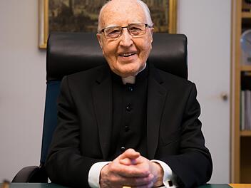 Erzbischof emeritus Dr. Karl Braun blickt dankbar auf 60 Priesterjahre zurück.  Foto: p