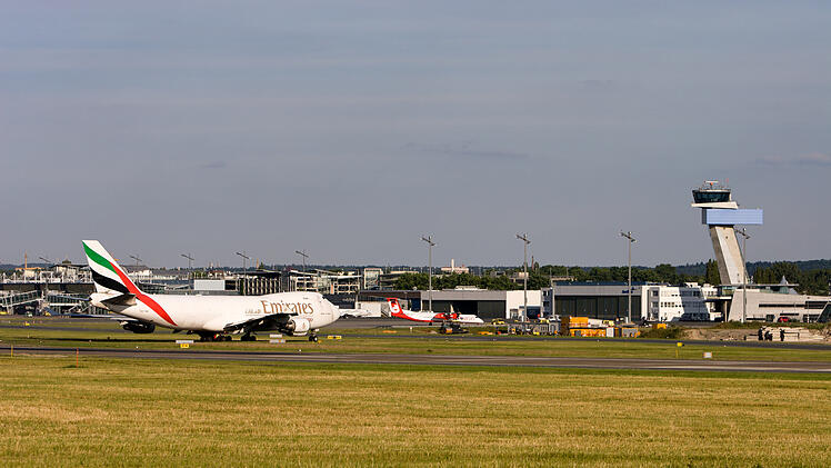 Flughafen Nürnberg: Abschied von "Königin  der Lüfte" - Airport über die Boeing 747
