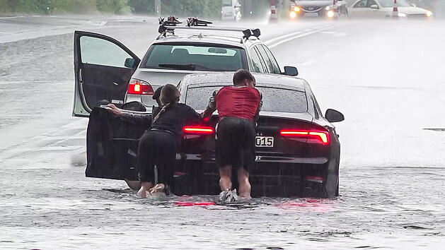 Wetter-Chaos in Franken: Massiver Regen, Hochwasser - Menschen müssen gerettet werden