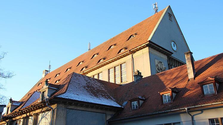 Der Schlachthof wird derzeit vom Servicebetrieb als Lager genutzt. Ansonsten steht er seit Jahren leer. Foto: Benedikt Borst