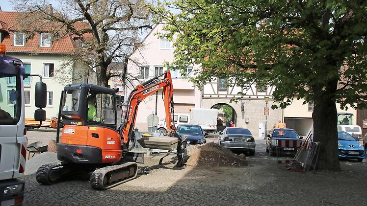 Auf dem Anger werden station&auml;re Stromk&auml;sten errichtet.  Foto: Thomas Malz