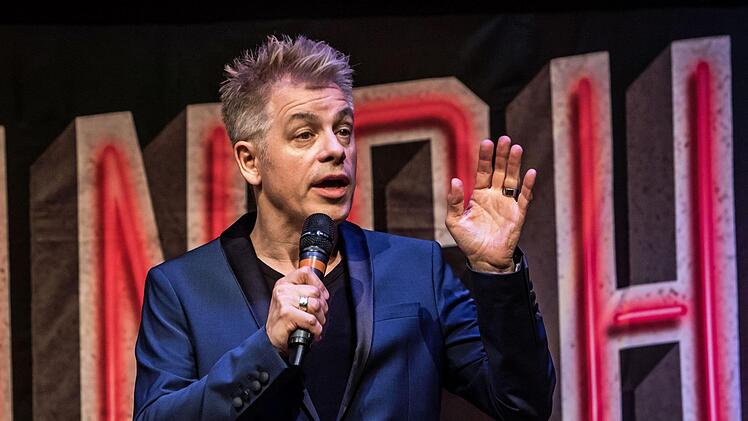 Umjubeltes Gastspiel im ausverkauften Kongresshaus: Michael Mitermeier stellte sein neues Programm in Coburg vor.Foto: Jochen Berger