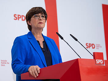 "Hätte auch ein Rezept für Gulasch posten können" - SPD-Chefin wird nach Tankrabatt-Widersprüchen scharf kritisiert