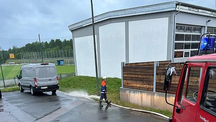 Bischberg: Regen überflutete Vereinsheim - Wasser stand rund 60 Zentimeter hoch