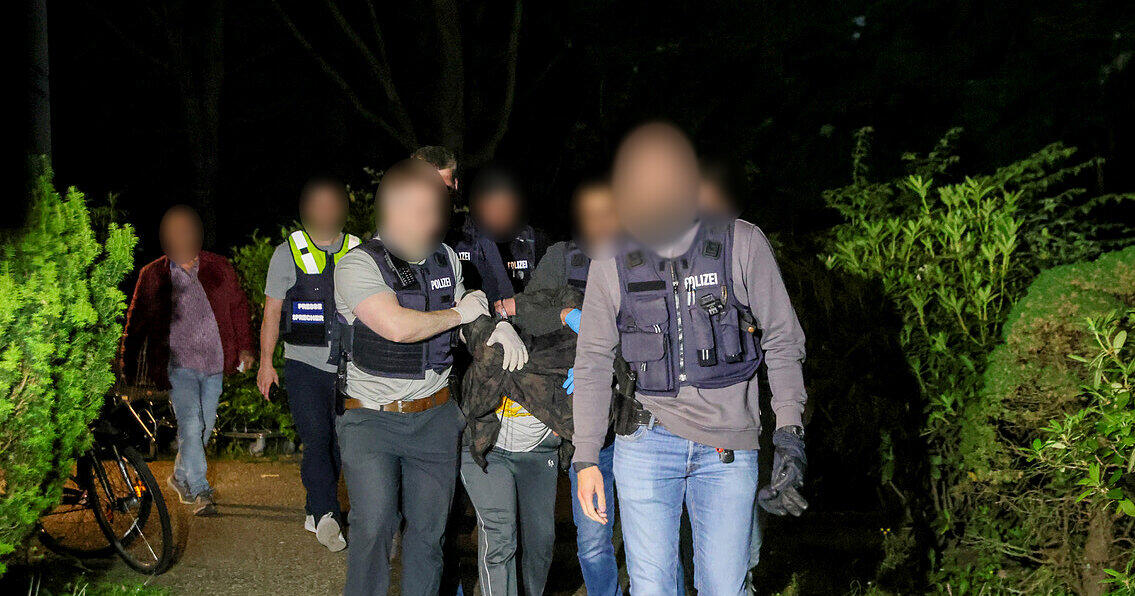 Bielefeld: 5 Menschen bei Messerattacke in Bar verletzt - Polizei rätselt ...