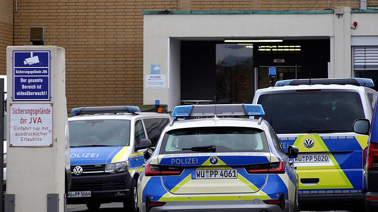 Gefährlicher Einsatz in JVA Aschaffenburg: Häftling bedroht Beamte - SEK per Hubschrauber eingeflogen