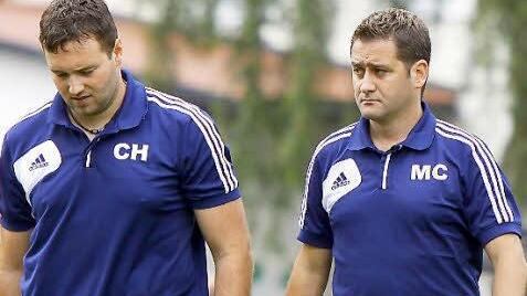 Den beiden Mönchrödener Trainern Christian Holzmann (links) und Matthias Christl ist es gelungen ein schlagkräftiges Hallenteam zu formen. Foto: Albert Höchstädter