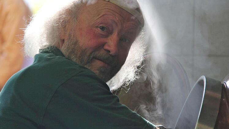 Lothar Bold aus Neuwirtshaus am Brennofen.