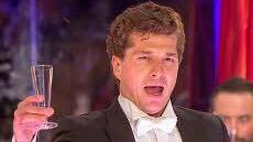 Reichlich Applaus als Mister X erntet der Tenor Adam Sanchez.