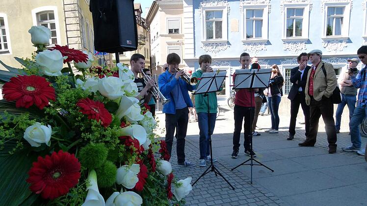 1.Das Trompeten-Quartett der Städtischen Musikschule begleitete die Gedenkfeier.Foto: Marion Krüger-Hundrup