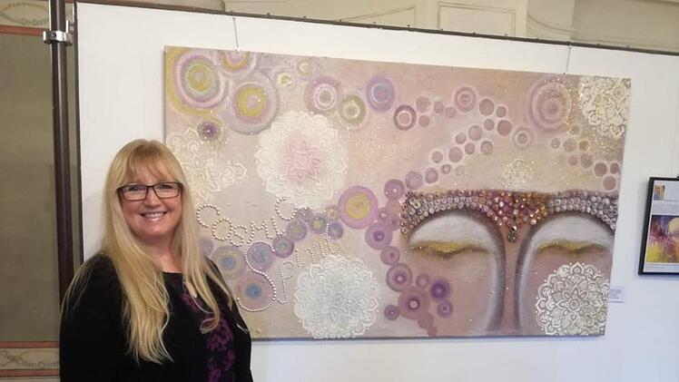 Sonja Ruppenstein aus Forchheim vor einem ihrer Kunstwerke Foto: Thomas Weichert