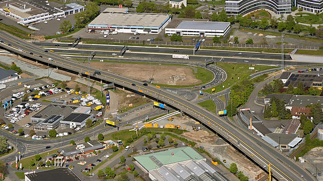 Luftaufnahme der Hochbrücke Bayreuth vom 27. April 2024.